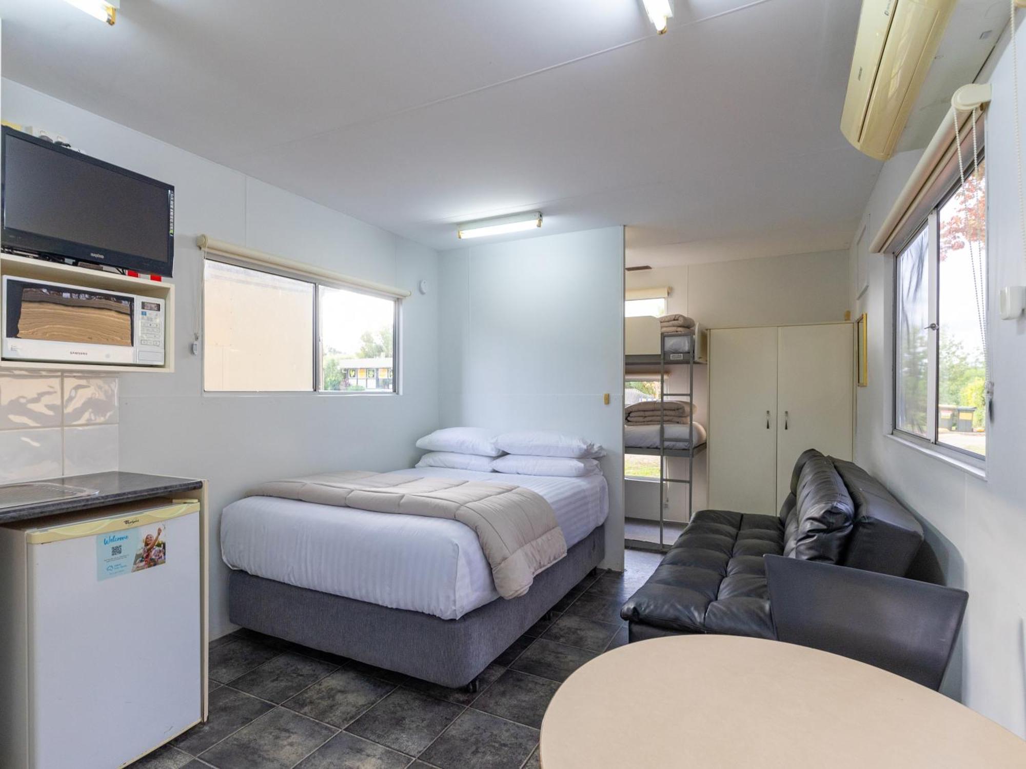 Nrma Bairnsdale Riverside Holiday Park الغرفة الصورة