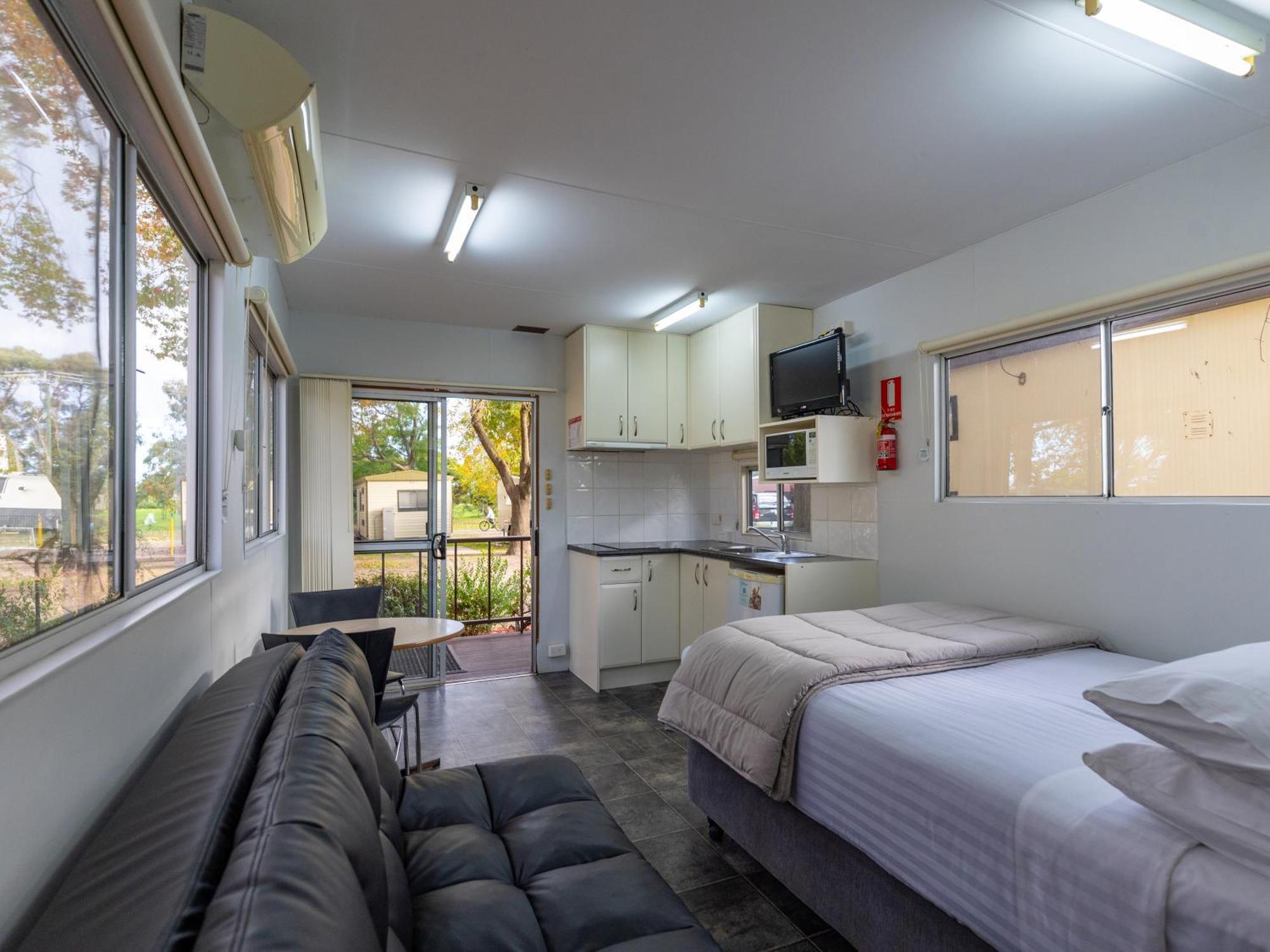 Nrma Bairnsdale Riverside Holiday Park الغرفة الصورة