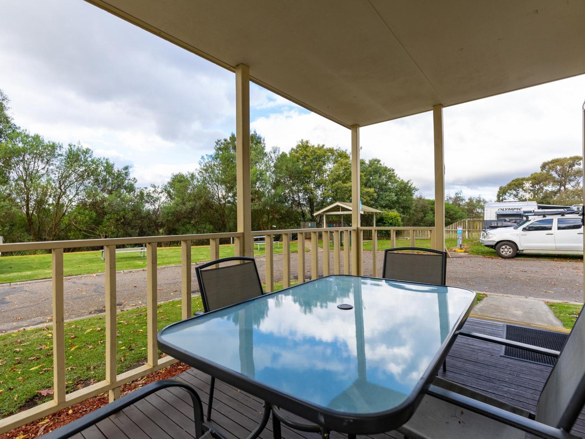 Nrma Bairnsdale Riverside Holiday Park الغرفة الصورة