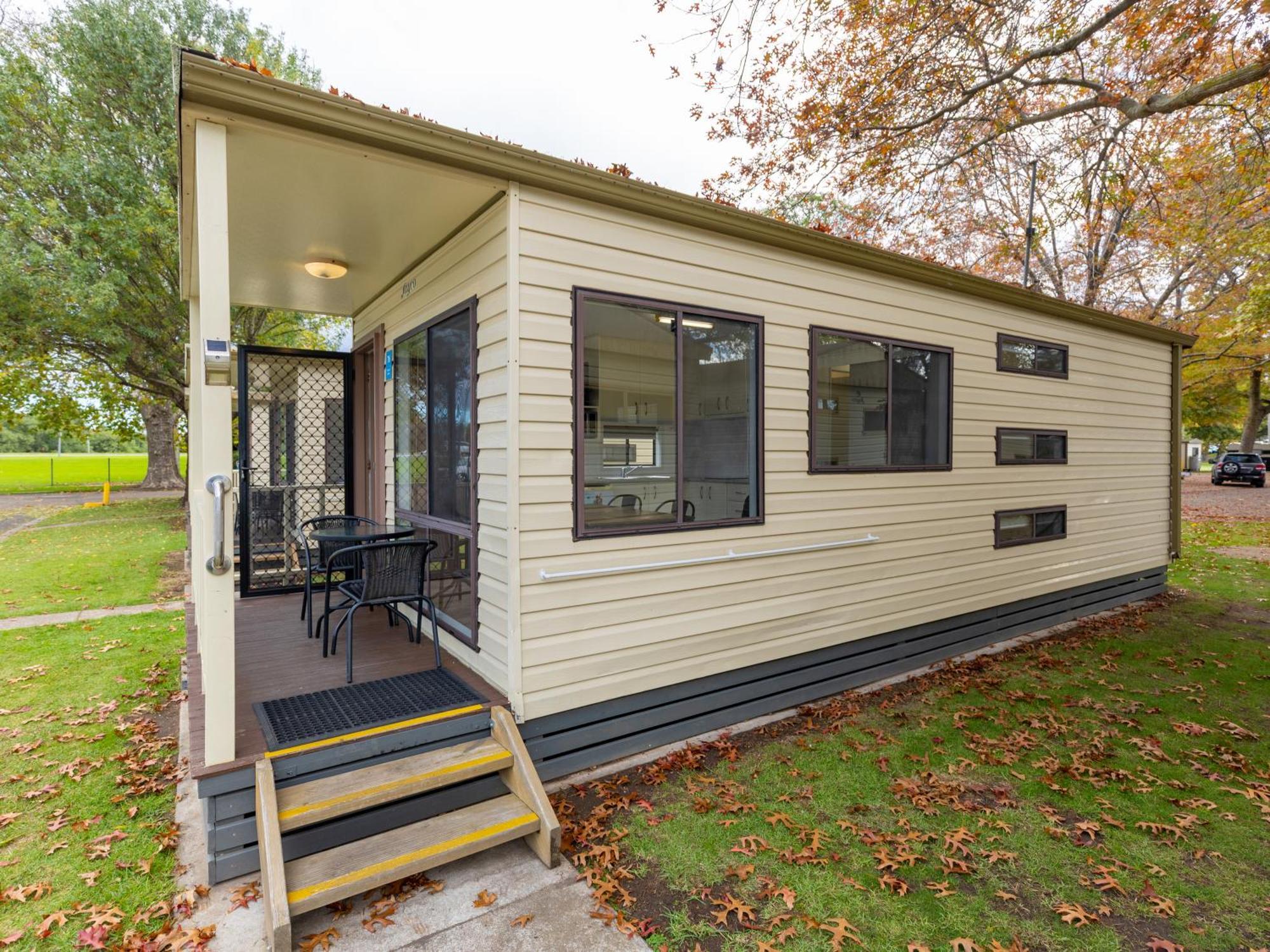Nrma Bairnsdale Riverside Holiday Park الغرفة الصورة